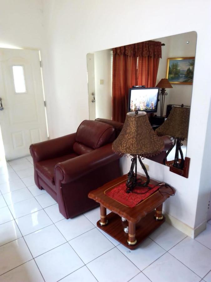 Holiday home Secure Gated 1br In Caribbean Estate 2br Also Available *