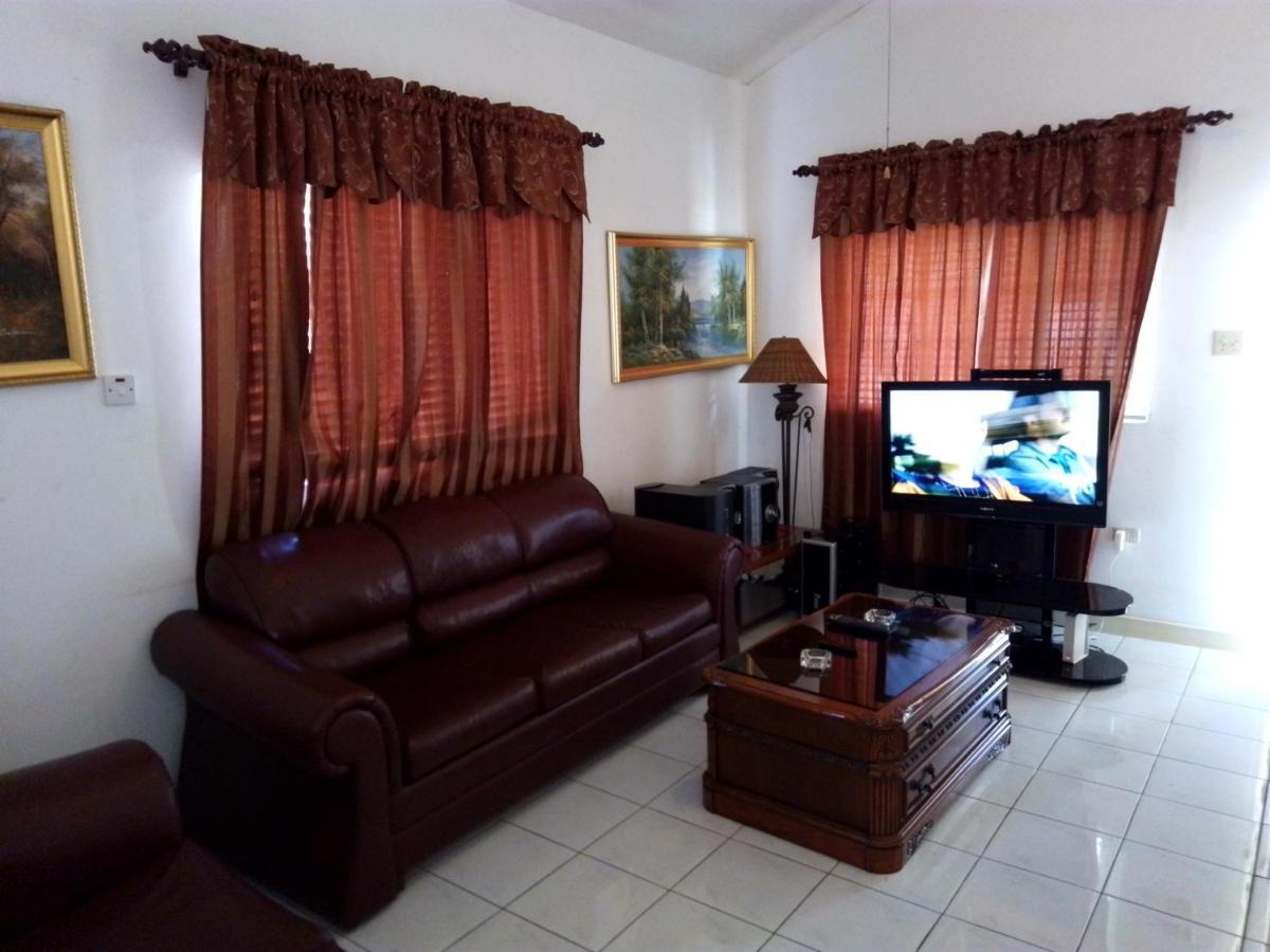 Secure Gated 1br In Caribbean Estate 2br Also Available Holiday home